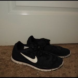 Black Nike free run